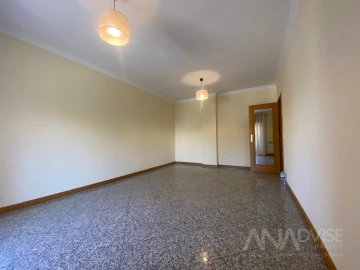Apartamento T2 para Arrendamento em Viseu