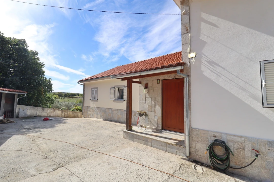 Moradia T4 para Venda em Castrelos e Carrazedo Foto 2
