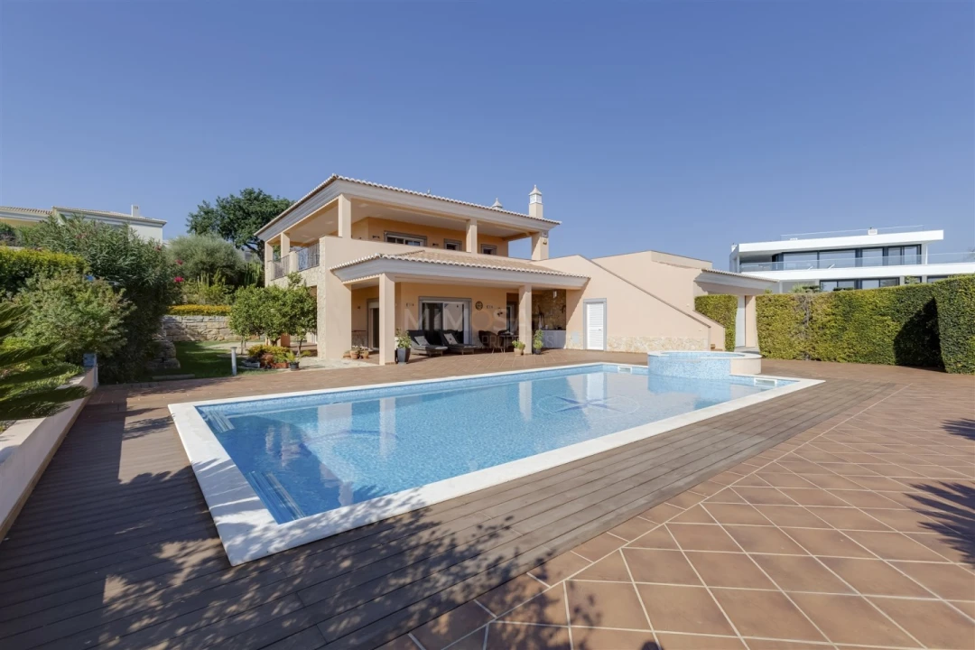 Moradia T4 para Venda em Lagos (São Sebastião e Santa Maria) Foto 1