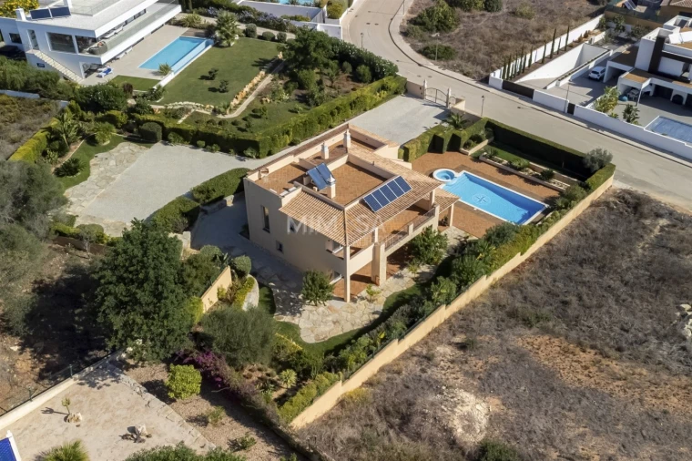 Moradia T4 para Venda em Lagos (São Sebastião e Santa Maria) Foto 46