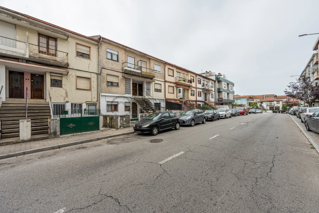 Apartamento T1 para Venda em Oliveira do Douro Foto 1