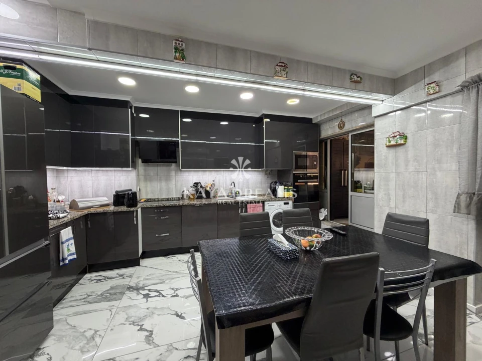 Apartamento T3 para Venda em Póvoa de Santo Adrião e Olival Basto Foto 3