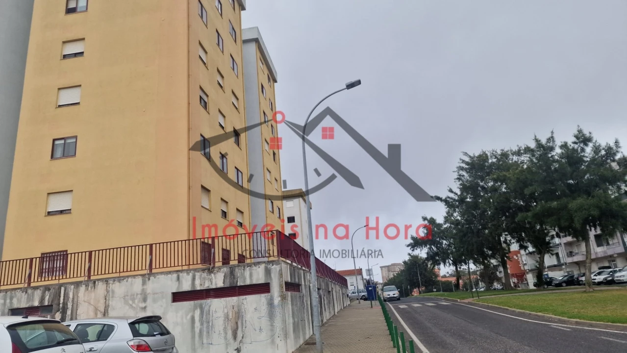Apartamento T3 para Venda em Algueirão-Mem Martins Foto 17