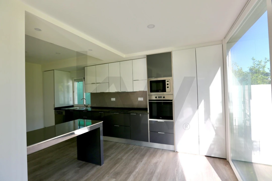 Apartamento T4 para Venda em Mina de Água Foto 4