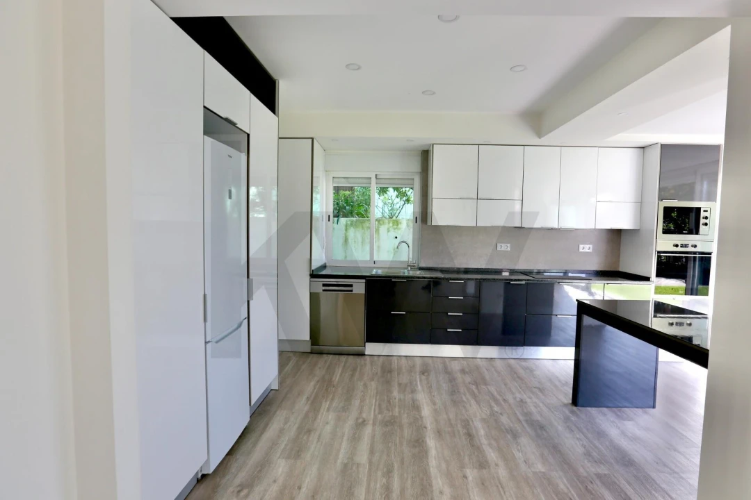 Apartamento T4 para Venda em Mina de Água Foto 3