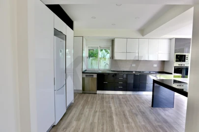 Apartamento T4 para Venda em Mina de Água