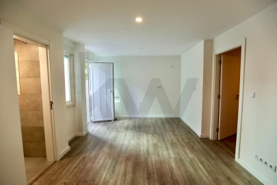 Apartamento T4 para Venda em Mina de Água