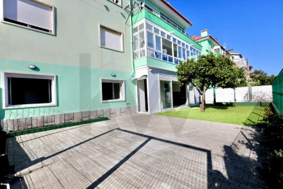 Apartamento T4 para Venda em Mina de Água