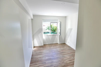 Apartamento T4 para Venda em Mina de Água