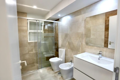 Apartamento T4 para Venda em Mina de Água