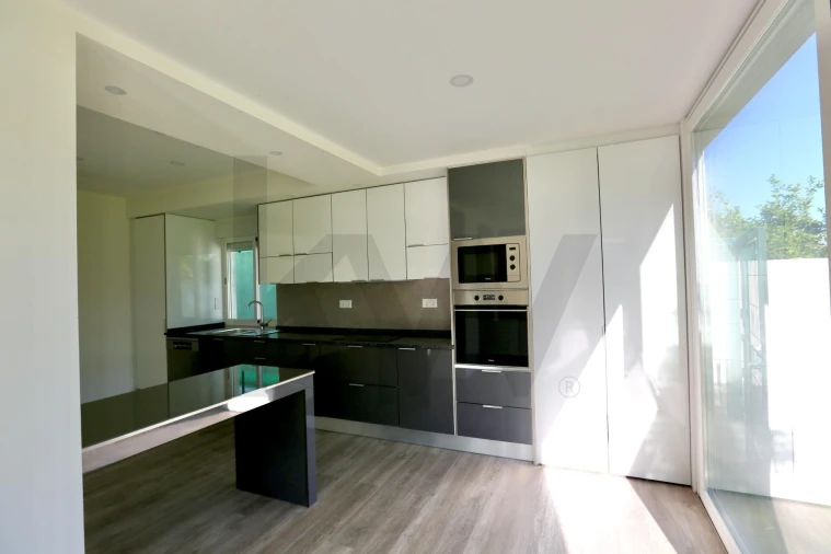 Apartamento T4 para Venda em Mina de Água Foto 4