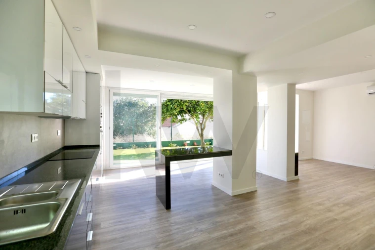 Apartamento T4 para Venda em Mina de Água Foto 5
