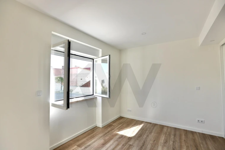 Apartamento T4 para Venda em Mina de Água Foto 6