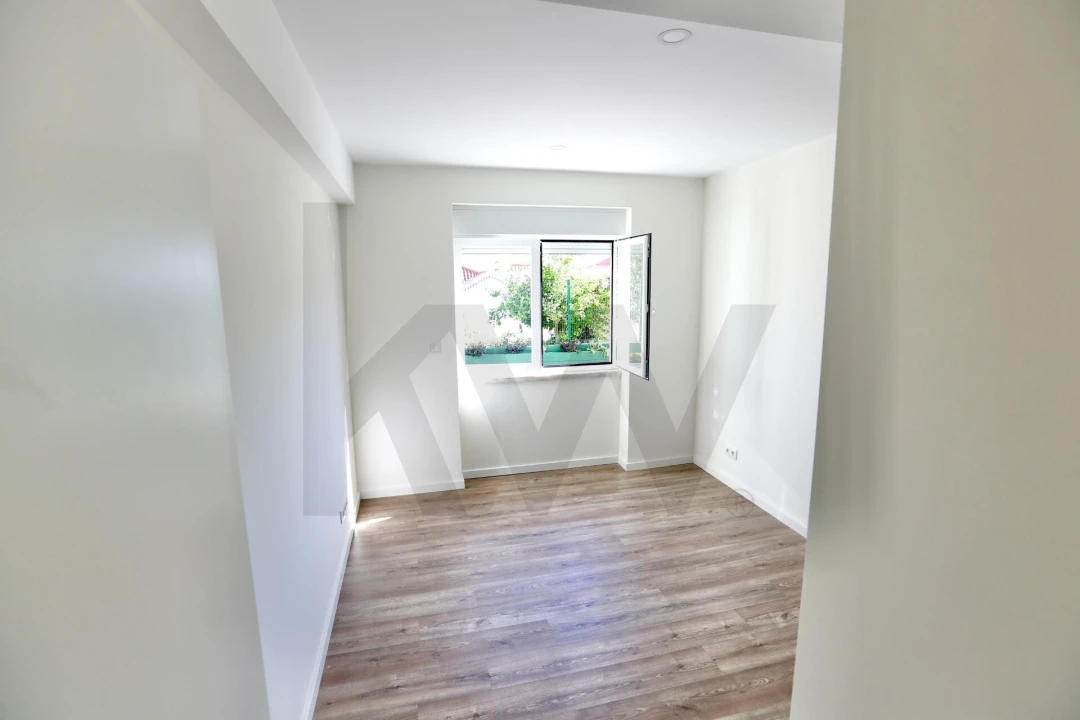 Apartamento T4 para Venda em Mina de Água Foto 10