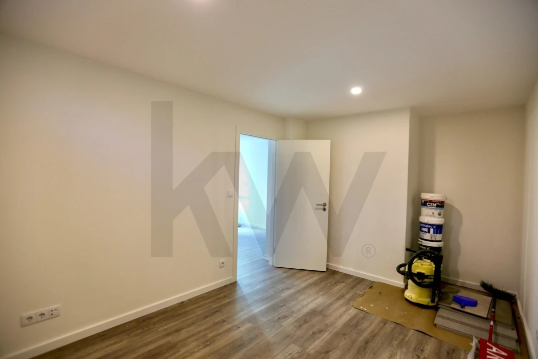 Apartamento T4 para Venda em Mina de Água Foto 17