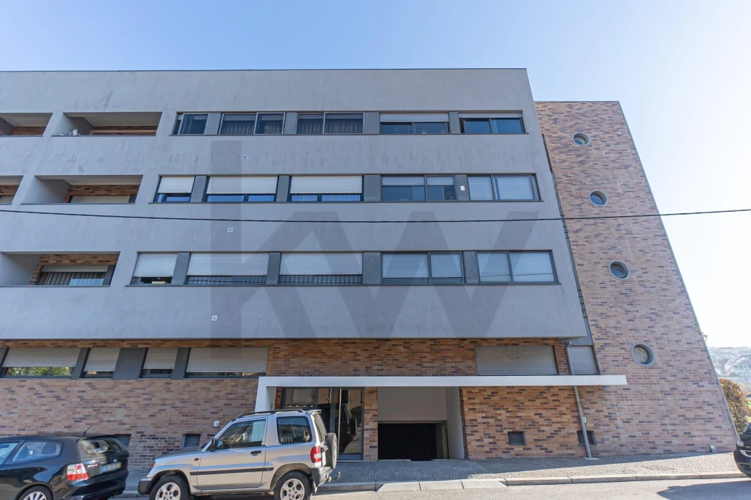Apartamento T2 para Arrendamento em Pedrouços Foto 2