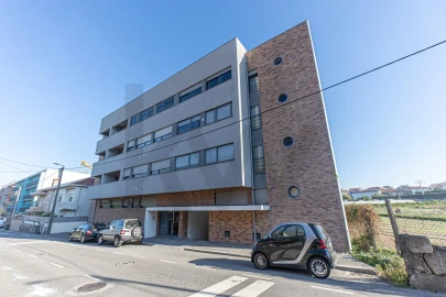 Apartamento T2 para Arrendamento em Pedrouços