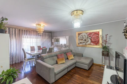 Apartamento T2 para Arrendamento em Pedrouços