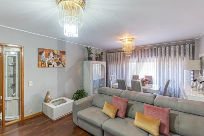 Apartamento T2 para Arrendamento em Pedrouços