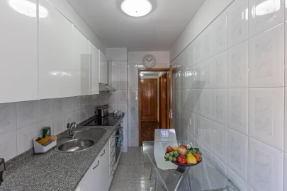 Apartamento T2 para Arrendamento em Pedrouços