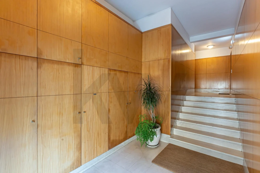 Apartamento T2 para Arrendamento em Pedrouços Foto 5