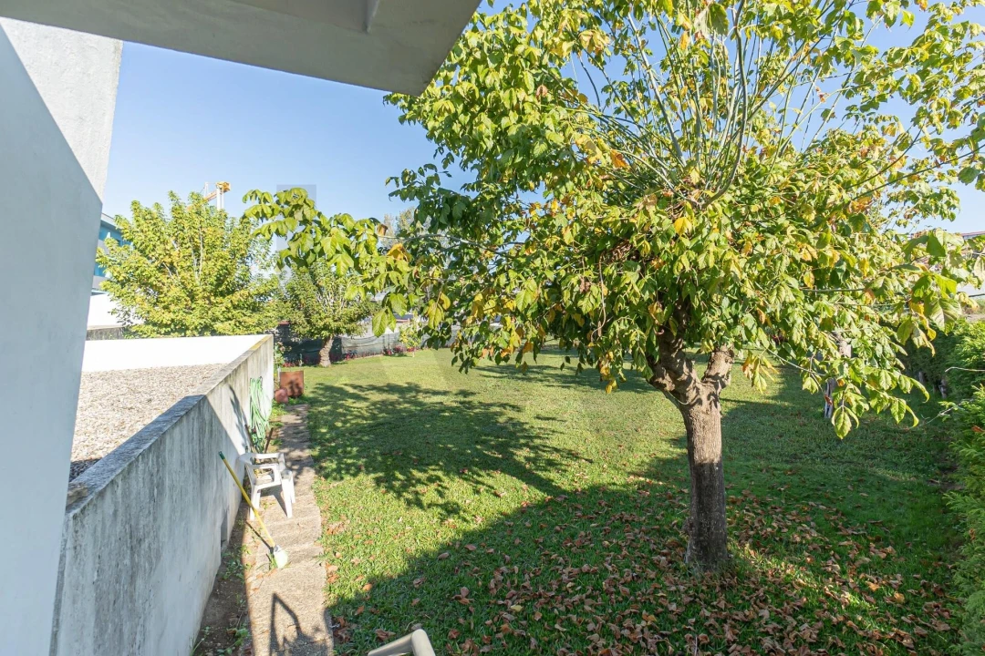 Apartamento T2 para Arrendamento em Pedrouços Foto 28