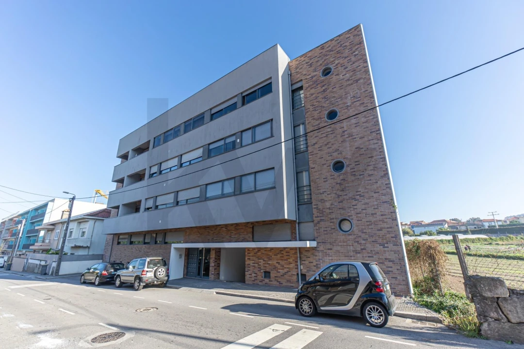 Apartamento T2 para Arrendamento em Pedrouços Foto 1