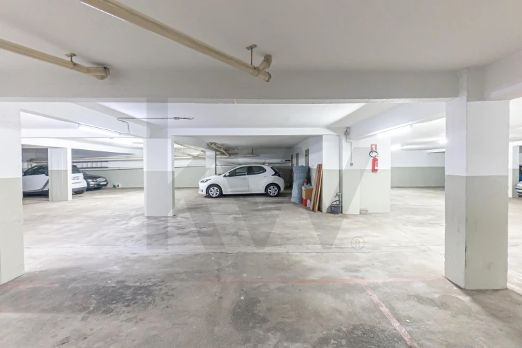 Apartamento T2 para Arrendamento em Pedrouços Foto 27