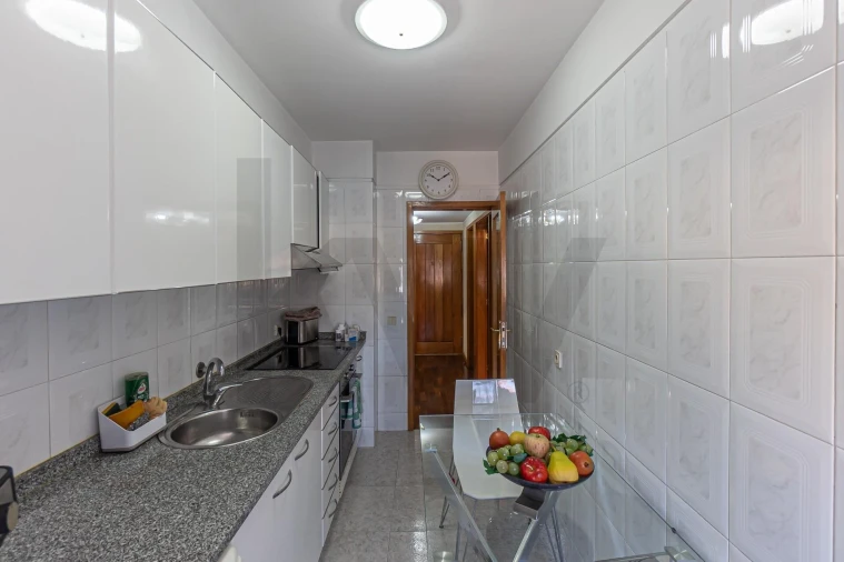 Apartamento T2 para Arrendamento em Pedrouços Foto 18