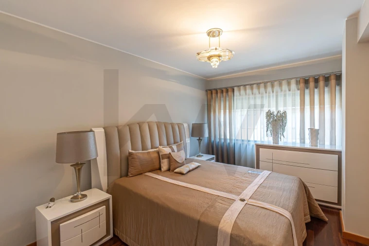 Apartamento T2 para Arrendamento em Pedrouços Foto 24