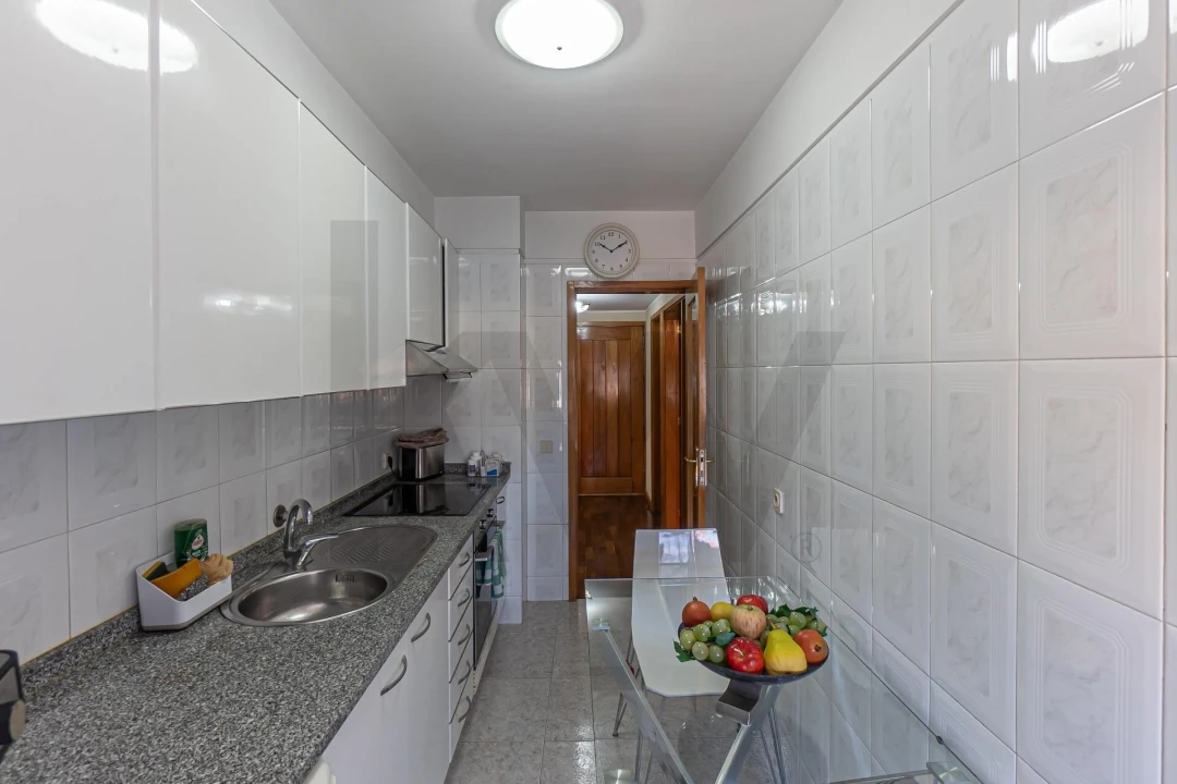 Apartamento T2 para Arrendamento em Pedrouços Foto 18