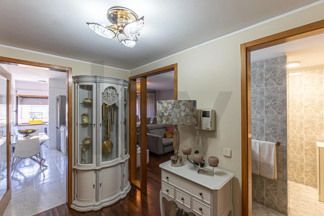 Apartamento T2 para Arrendamento em Pedrouços Foto 14