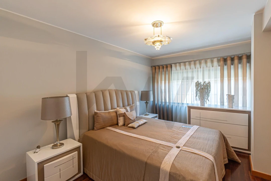 Apartamento T2 para Arrendamento em Pedrouços Foto 24