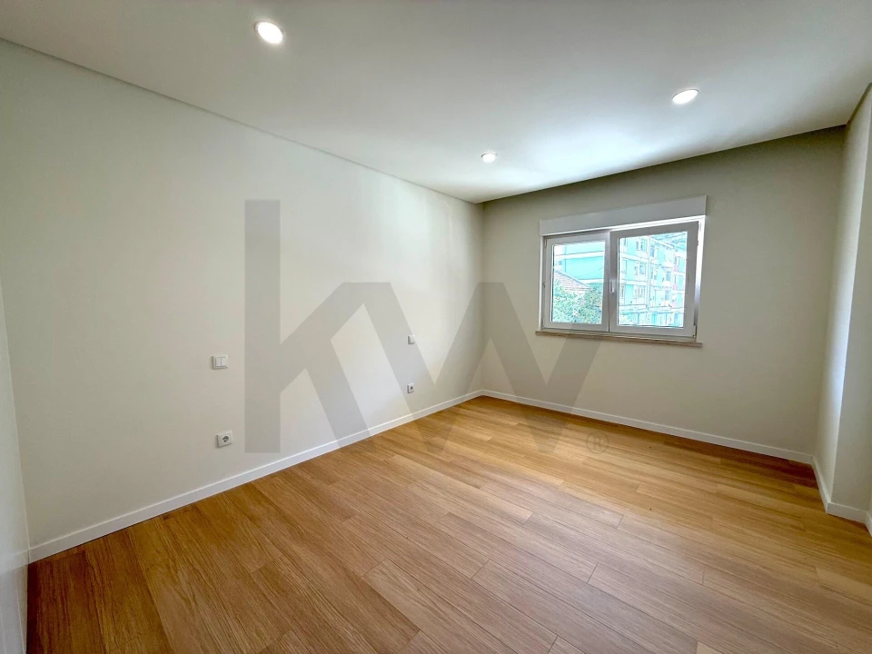 Apartamento T2 para Venda em Agualva e Mira-Sintra Foto 10