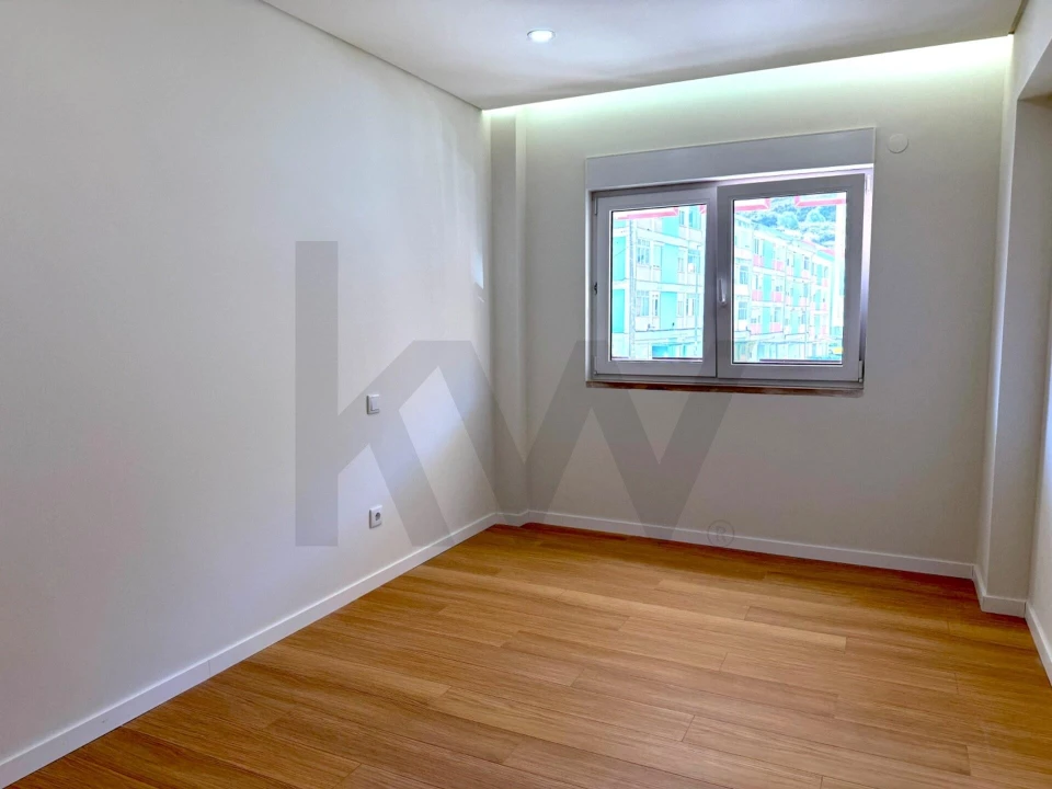 Apartamento T2 para Venda em Agualva e Mira-Sintra Foto 8