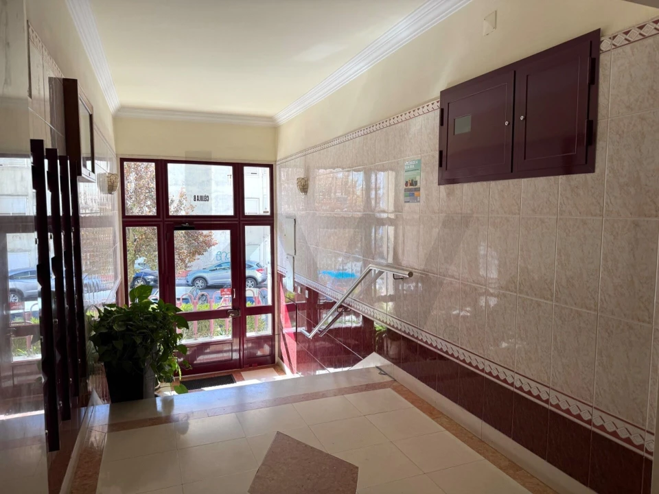 Apartamento T2 para Venda em Agualva e Mira-Sintra Foto 15