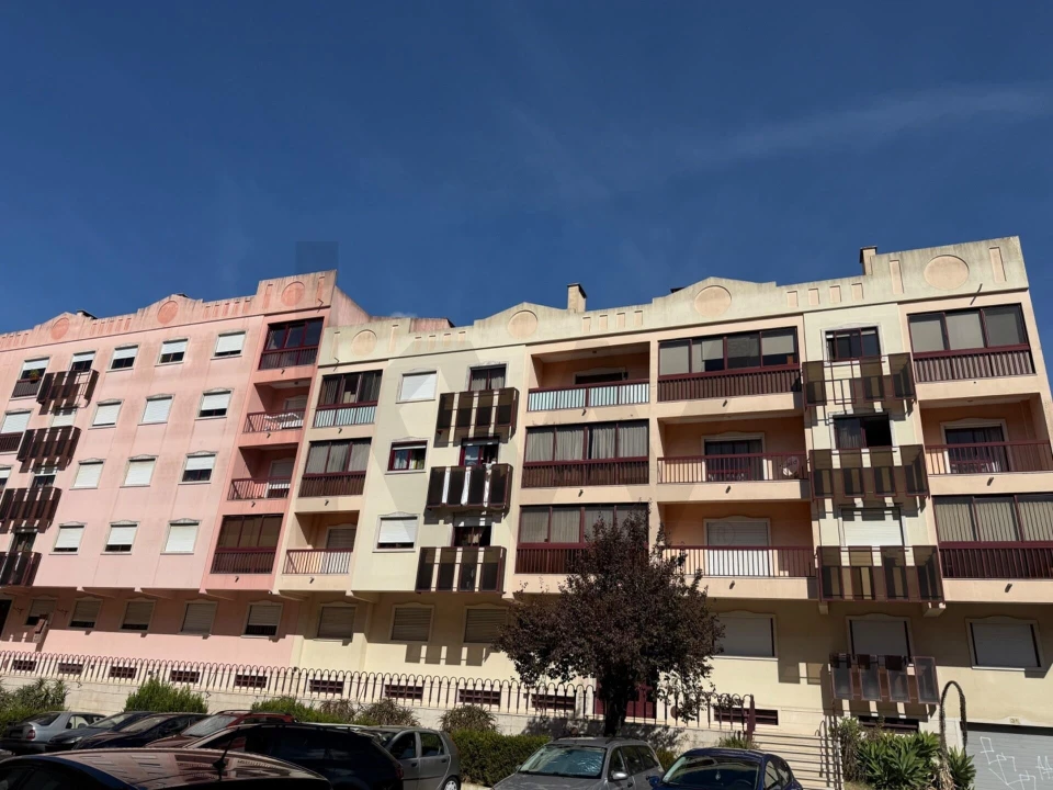 Apartamento T2 para Venda em Agualva e Mira-Sintra Foto 1