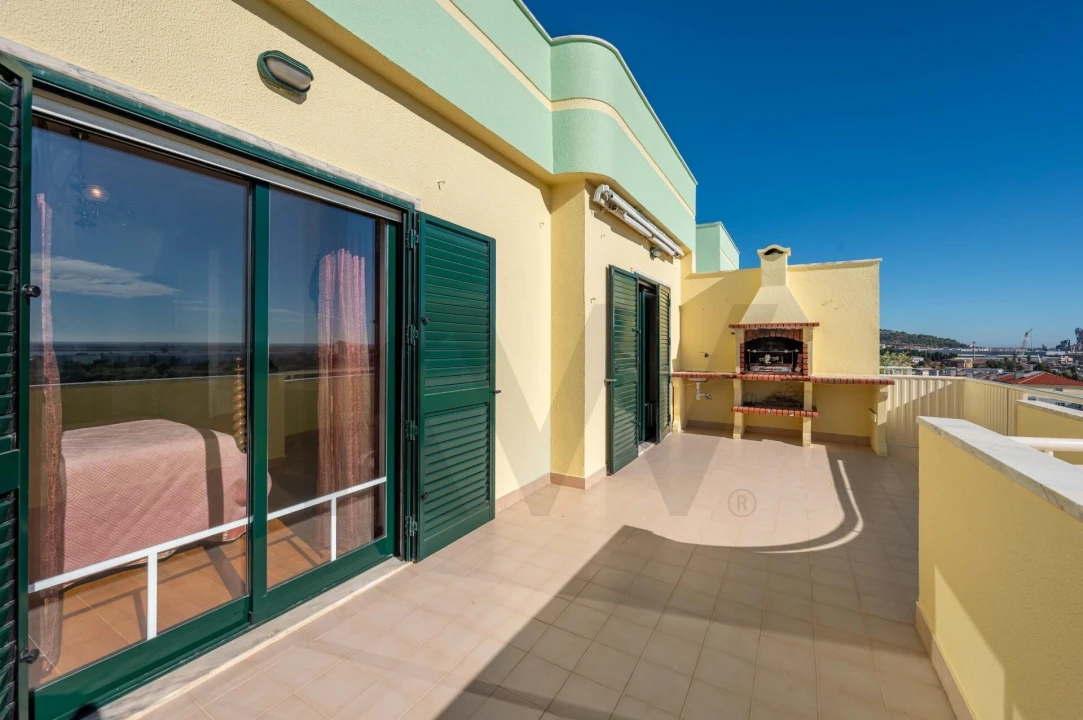 Apartamento T3 para Venda em Alverca do Ribatejo e Sobralinho Foto 1