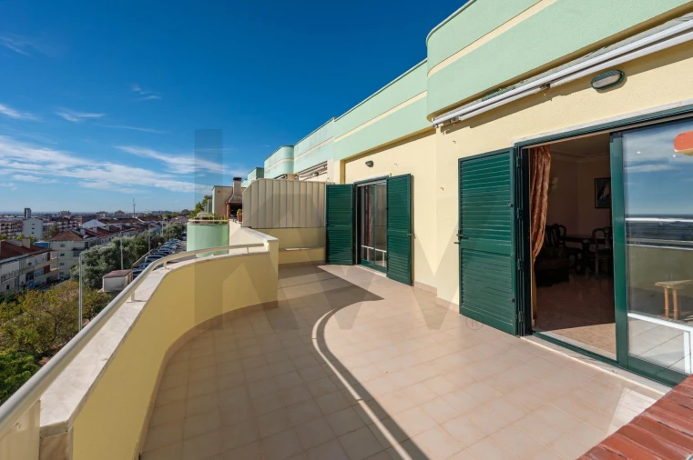Apartamento T3 para Venda em Alverca do Ribatejo e Sobralinho Foto 2