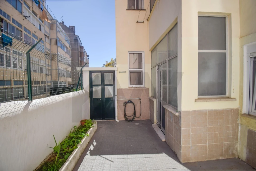 Apartamento T2 para Arrendamento em Penha de França Foto 22