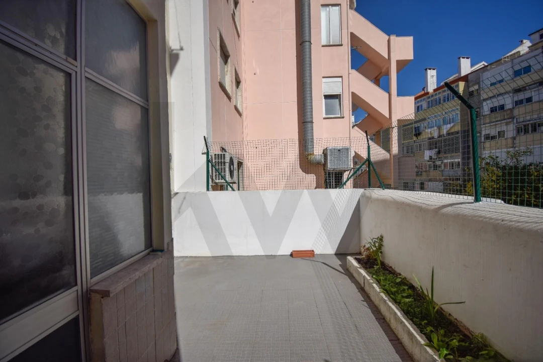 Apartamento T2 para Arrendamento em Penha de França Foto 23