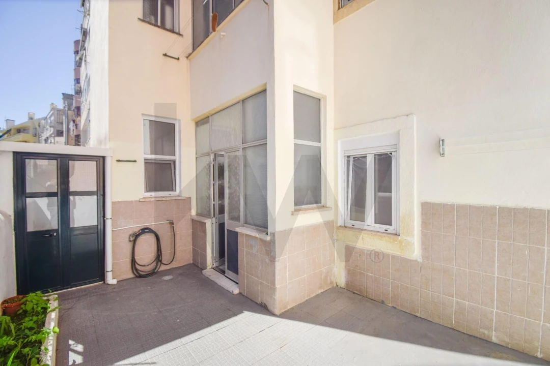 Apartamento T2 para Arrendamento em Penha de França Foto 1