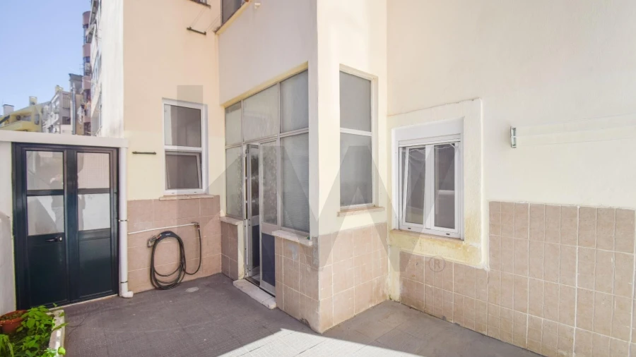 Apartamento T2 para Arrendamento em Penha de França