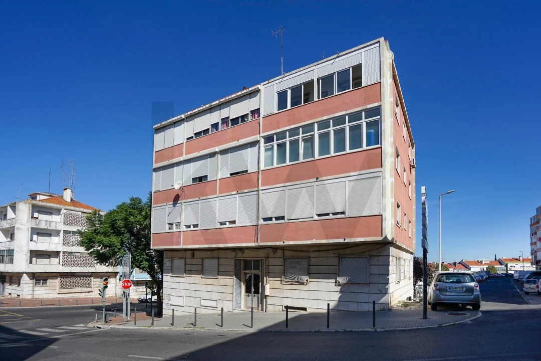 Apartamento T1 para Venda em Alfragide Foto 1