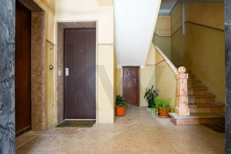 Apartamento T1 para Venda em Alfragide Foto 3