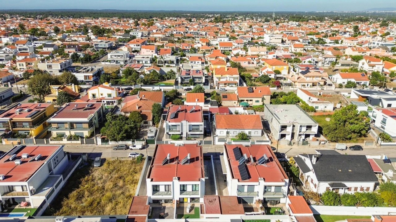 Moradia T4 para Venda em Fernao Ferro Foto 65