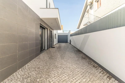 Moradia T4 para Venda em Fernao Ferro