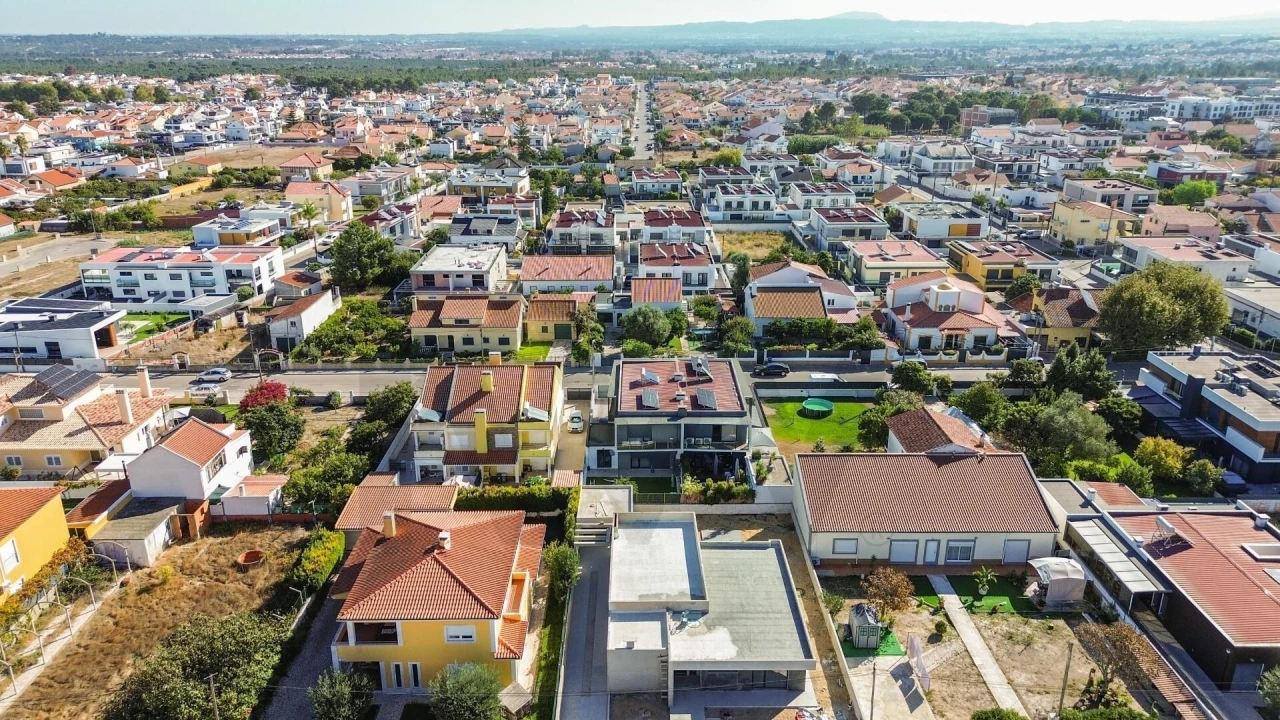 Moradia T4 para Venda em Fernao Ferro Foto 71