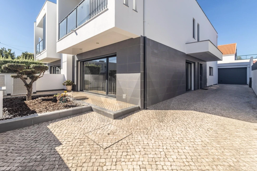Moradia T4 para Venda em Fernao Ferro Foto 56