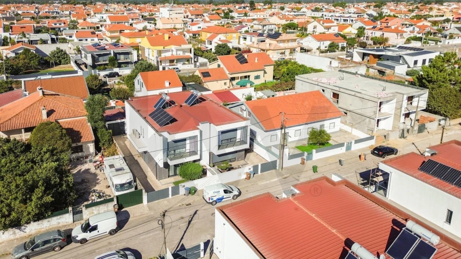 Moradia T4 para Venda em Fernao Ferro Foto 68
